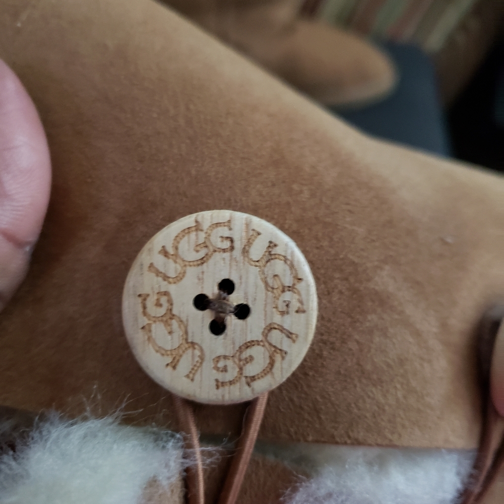 Authentic ugg boots - Picture 2 of 7
